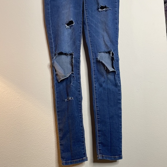 High Waisted Ripped Jeans - Picture 4 of 8